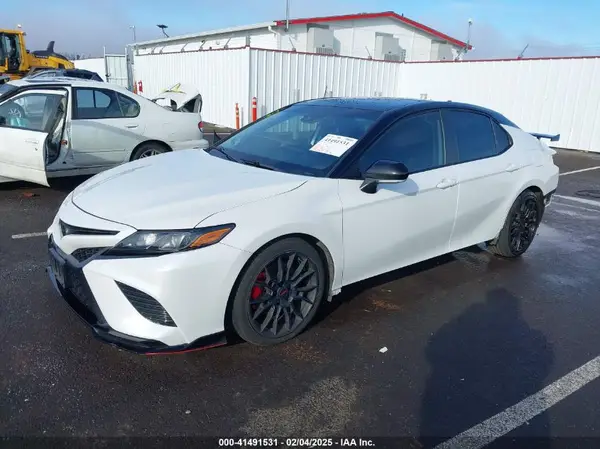 4T1KZ1AK8NU065887 2022 TOYOTA CAMRY - Image 2