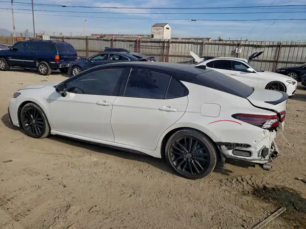 4T1KZ1AK8NU067722 2022 TOYOTA CAMRY - Image 2