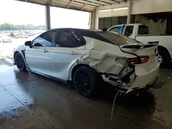 4T1KZ1AK8NU069860 2022 TOYOTA CAMRY - Image 2