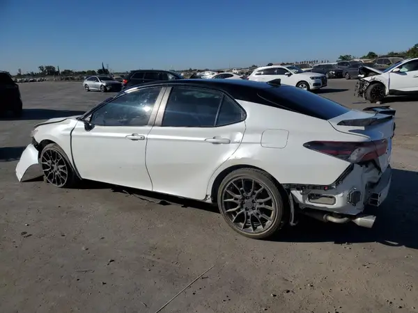 4T1KZ1AK8NU070751 2022 TOYOTA CAMRY - Image 2