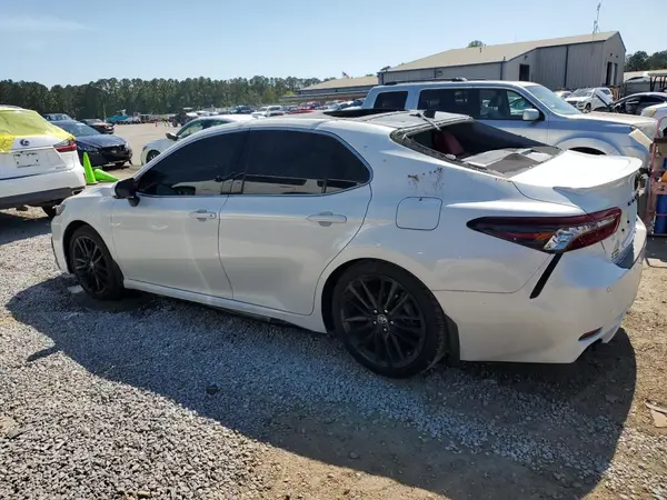 4T1KZ1AK8RU103866 2024 TOYOTA CAMRY - Image 2