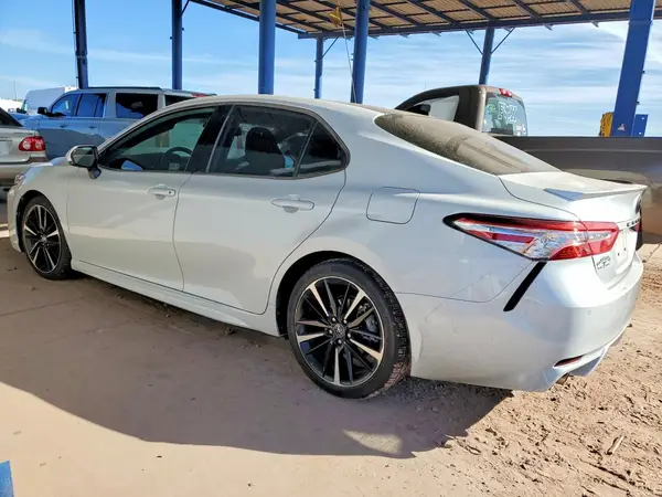 4T1KZ1AK9LU033365 2020 TOYOTA CAMRY - Image 2