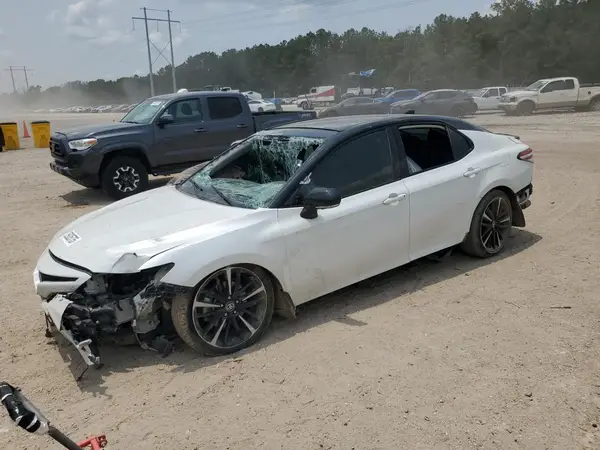 4T1KZ1AK9LU046102 2020 TOYOTA CAMRY - Image 1