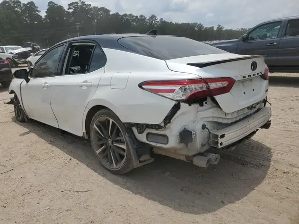 4T1KZ1AK9LU046102 2020 TOYOTA CAMRY - Image 2