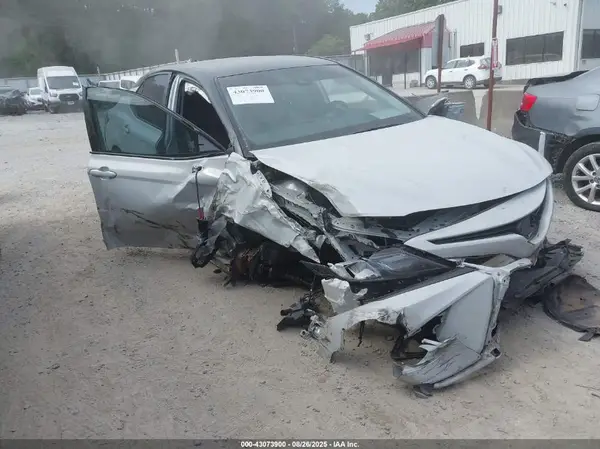 4T1KZ1AK9MU057604 2021 TOYOTA CAMRY - Image 1