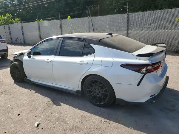 4T1KZ1AK9NU061900 2022 TOYOTA CAMRY - Image 2