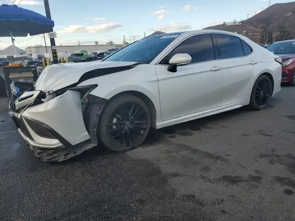 4T1KZ1AK9NU062643 2022 TOYOTA CAMRY - Image 1