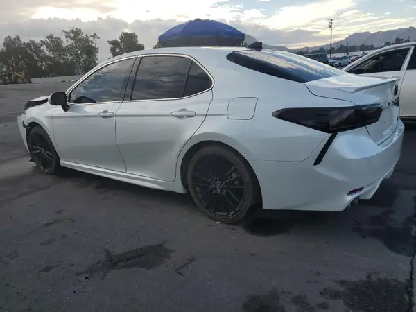 4T1KZ1AK9NU062643 2022 TOYOTA CAMRY - Image 2
