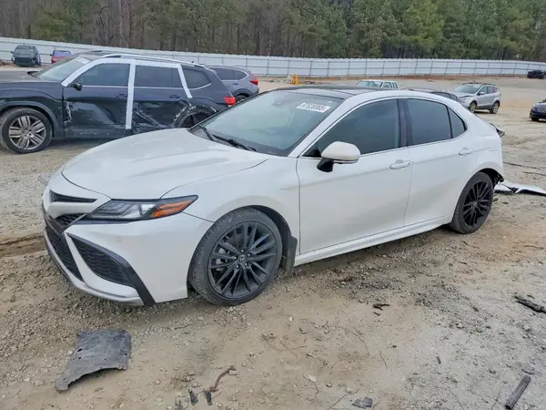 4T1KZ1AK9NU063114 2022 TOYOTA CAMRY - Image 1