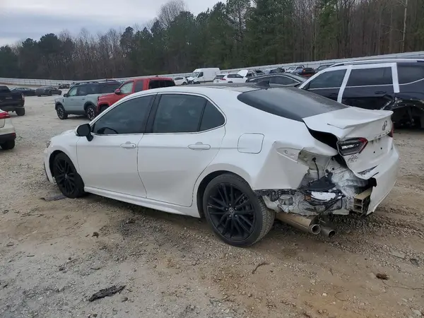 4T1KZ1AK9NU063114 2022 TOYOTA CAMRY - Image 2