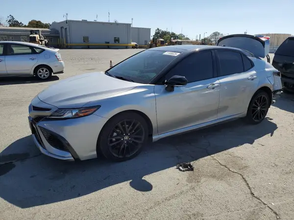 4T1KZ1AK9NU064635 2022 TOYOTA CAMRY - Image 1