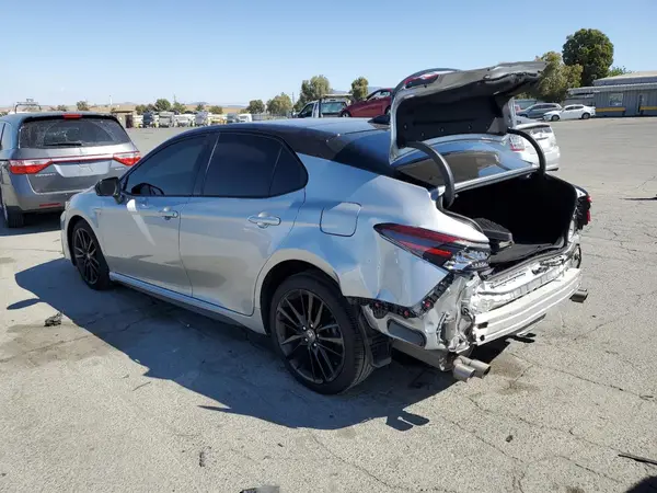 4T1KZ1AK9NU064635 2022 TOYOTA CAMRY - Image 2