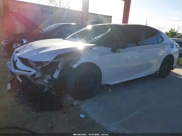 4T1KZ1AK9NU068815 2022 TOYOTA CAMRY - Image 2