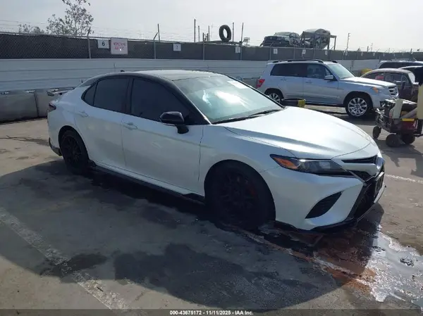 4T1KZ1AK9NU070225 2022 TOYOTA CAMRY - Image 1