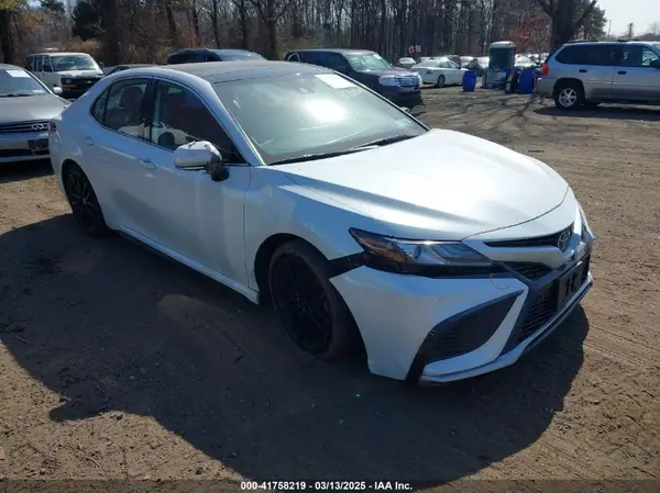 4T1KZ1AK9NU071181 2022 TOYOTA CAMRY - Image 1