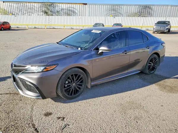 4T1KZ1AK9RU090061 2024 TOYOTA CAMRY - Image 1