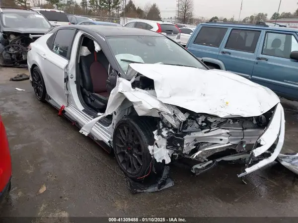 4T1KZ1AK9RU094174 2024 TOYOTA CAMRY - Image 1