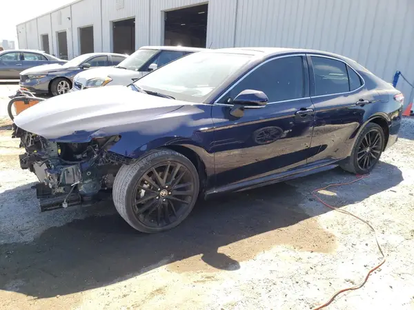4T1KZ1AKXMU058633 2021 TOYOTA CAMRY - Image 1