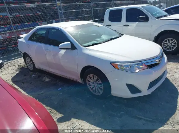 4T1KZ1AKXNU065194 2022 TOYOTA CAMRY - Image 1
