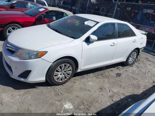 4T1KZ1AKXNU065194 2022 TOYOTA CAMRY - Image 2
