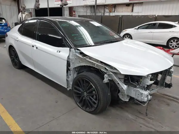 4T1KZ1AKXNU065261 2022 TOYOTA CAMRY - Image 1