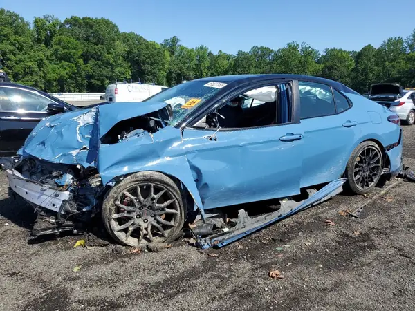 4T1KZ1AKXNU067124 2022 TOYOTA CAMRY - Image 1