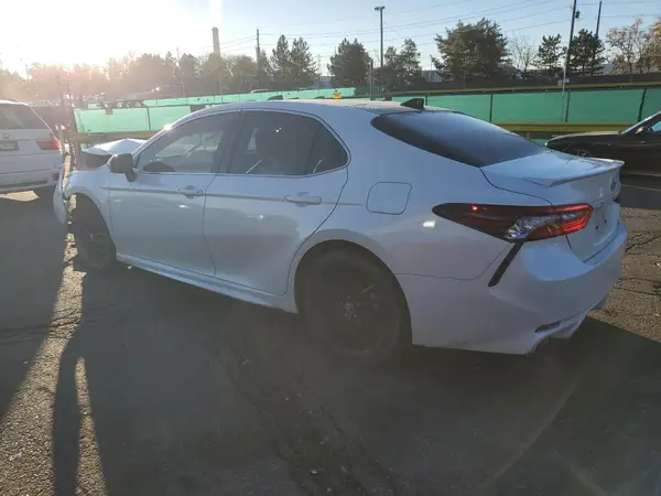 4T1KZ1AKXNU068452 2022 TOYOTA CAMRY - Image 2
