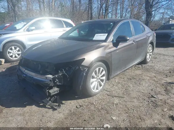 4T1L11AK9LU938006 2020 TOYOTA CAMRY - Image 2