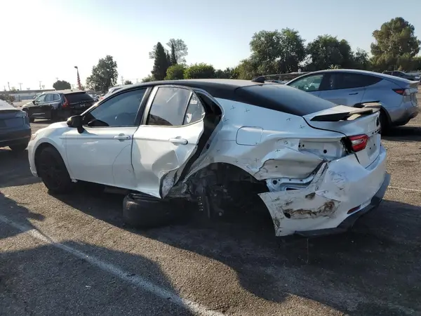 4T1NZ1AK3LU046240 2020 TOYOTA CAMRY - Image 2