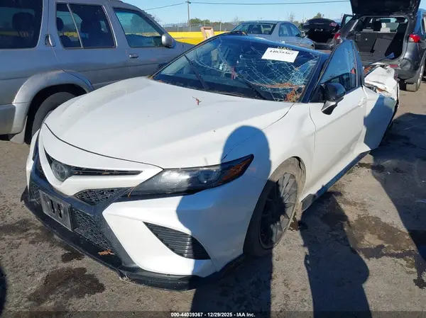 4T1NZ1AK5LU042660 2020 TOYOTA CAMRY - Image 2