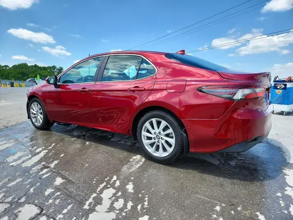 4T1R11AK0MU527640 2021 TOYOTA CAMRY - Image 2