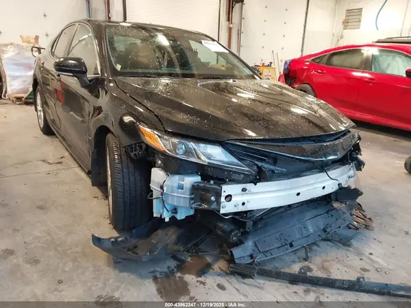 4T1R11AK0MU580659 2021 TOYOTA CAMRY - Image 1