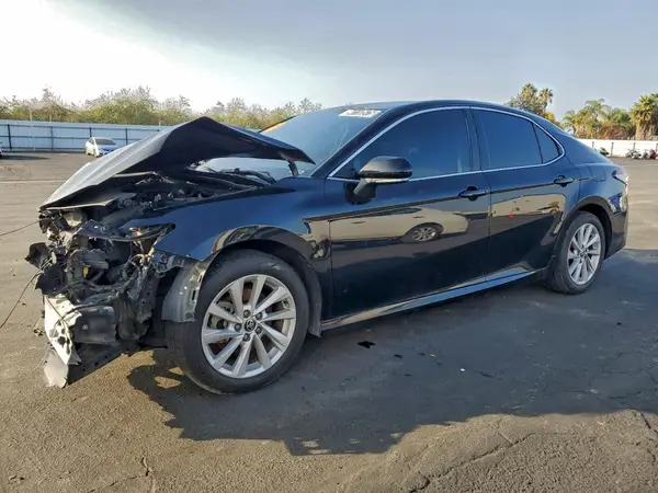 4T1R11AK0MU605138 2021 TOYOTA CAMRY - Image 1
