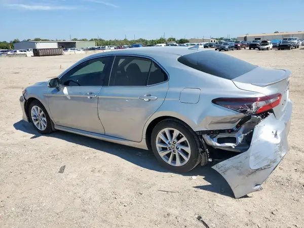 4T1R11AK0NU058731 2022 TOYOTA CAMRY - Image 2