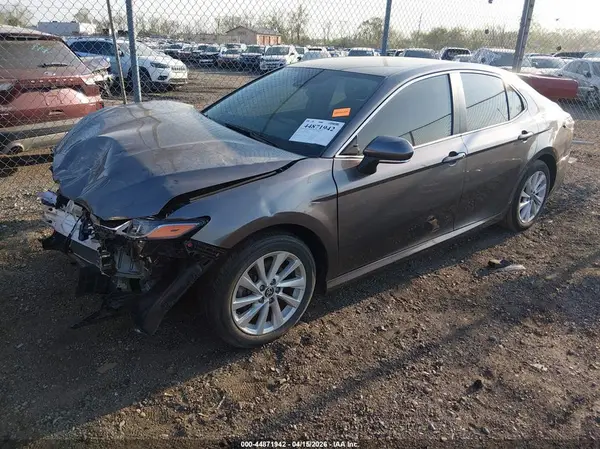 4T1R11AK0NU073889 2022 TOYOTA CAMRY - Image 2