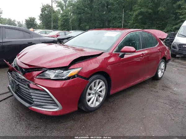 4T1R11AK0NU623902 2022 TOYOTA CAMRY - Image 2