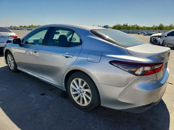 4T1R11AK0NU637802 2022 TOYOTA CAMRY - Image 2