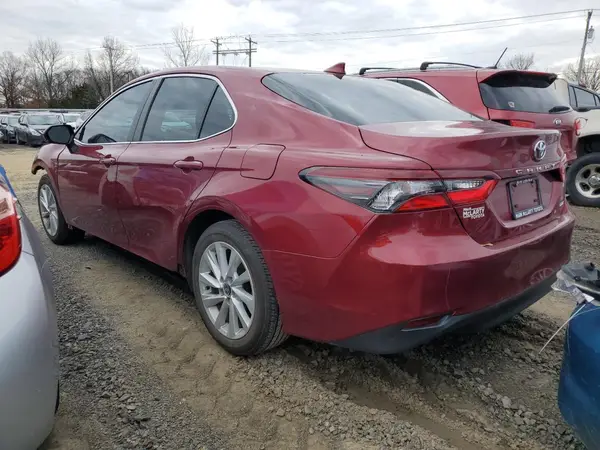 4T1R11AK0NU669519 2022 TOYOTA CAMRY - Image 2