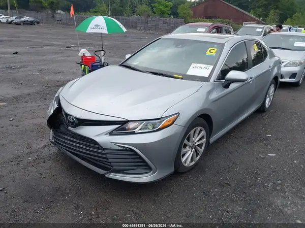 4T1R11AK0NU672047 2022 TOYOTA CAMRY - Image 2