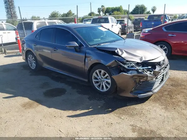 4T1R11AK0NU677720 2022 TOYOTA CAMRY - Image 1