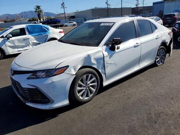 4T1R11AK0NU678267 2022 TOYOTA CAMRY - Image 1