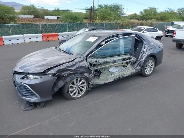 4T1R11AK0NU681167 2022 TOYOTA CAMRY - Image 2