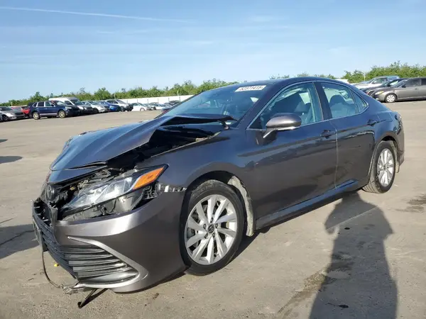 4T1R11AK0NU706035 2022 TOYOTA CAMRY - Image 1
