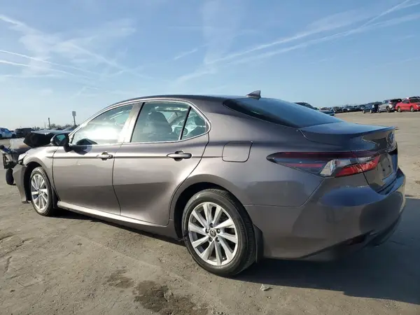 4T1R11AK0NU706035 2022 TOYOTA CAMRY - Image 2