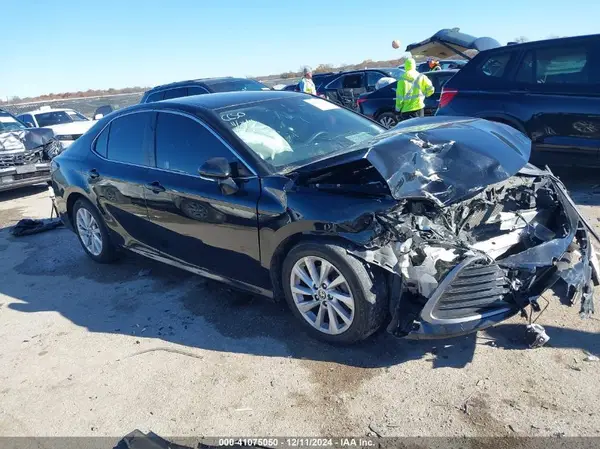 4T1R11AK1MU452592 2021 TOYOTA CAMRY - Image 1