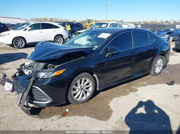 4T1R11AK1MU452592 2021 TOYOTA CAMRY - Image 2