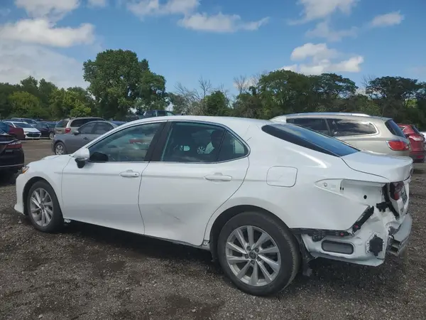4T1R11AK1MU513701 2021 TOYOTA CAMRY - Image 2
