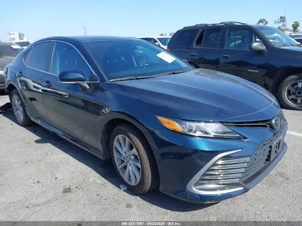 4T1R11AK1MU608517 2021 TOYOTA CAMRY - Image 1