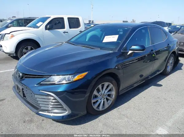 4T1R11AK1MU608517 2021 TOYOTA CAMRY - Image 2