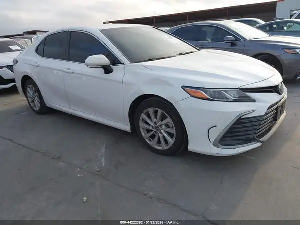 4T1R11AK1NU047480 2022 TOYOTA CAMRY - Image 1
